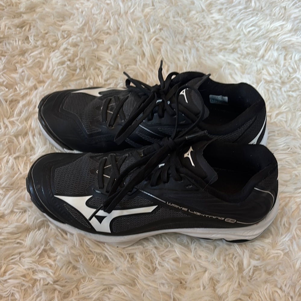 Mizuno volleyball shoes